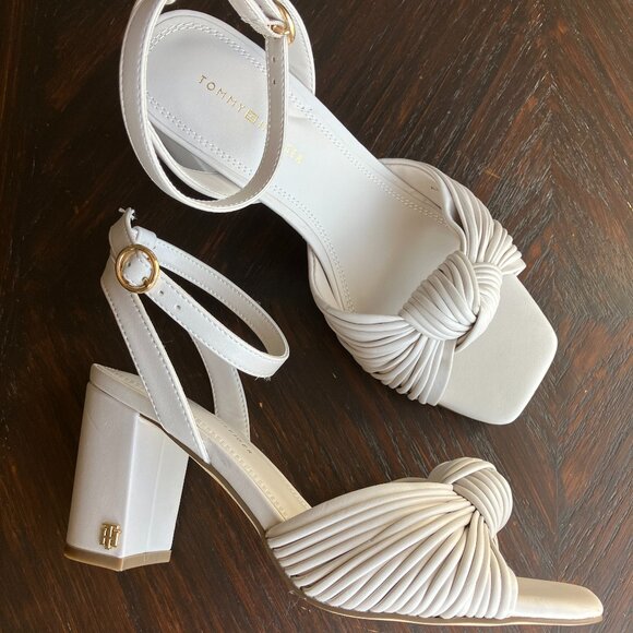 Tommy Hilfiger Taupe Cream Sarifina Block Heel Sandals - Picture 1 of 9